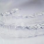 Alineadores transparentes de Invisalign para ortodoncia invisible en Carabanchel